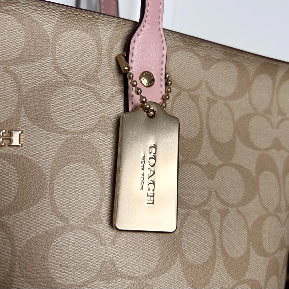 Coach 76636 signature town tote in light khaki and blossom pink - Picture 3 of 16